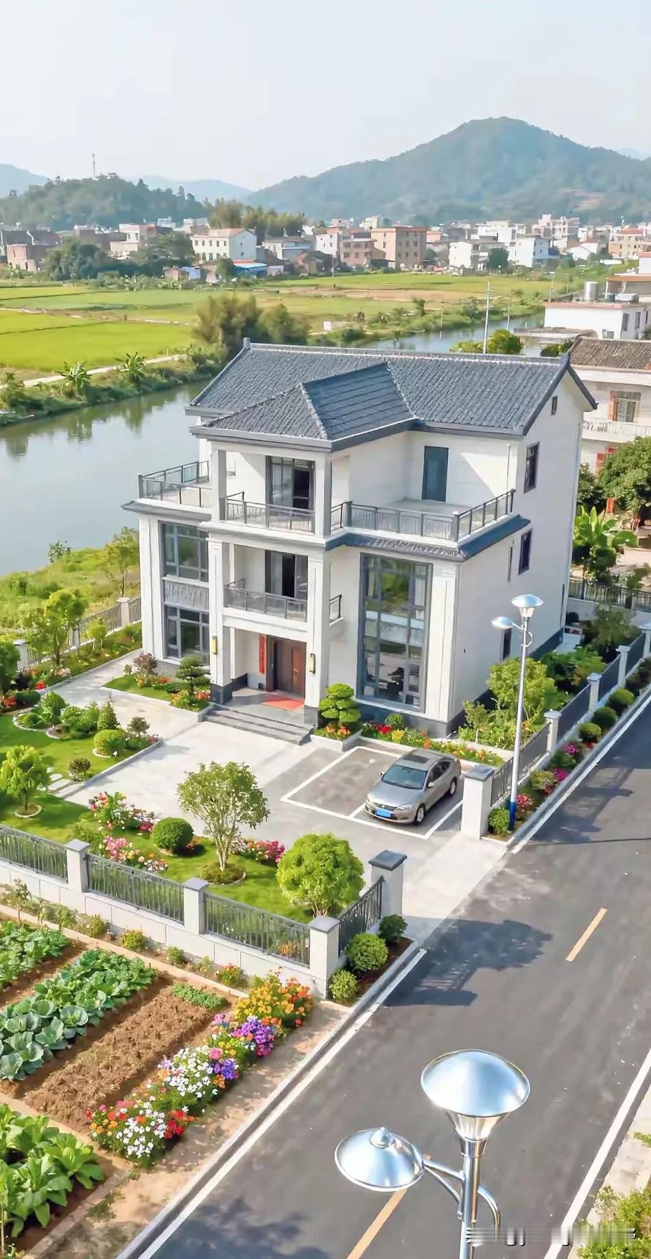 不知道图中的乡村是哪里的呢？不知道是真实的场景还是AI描绘的？这种独栋的民房，独