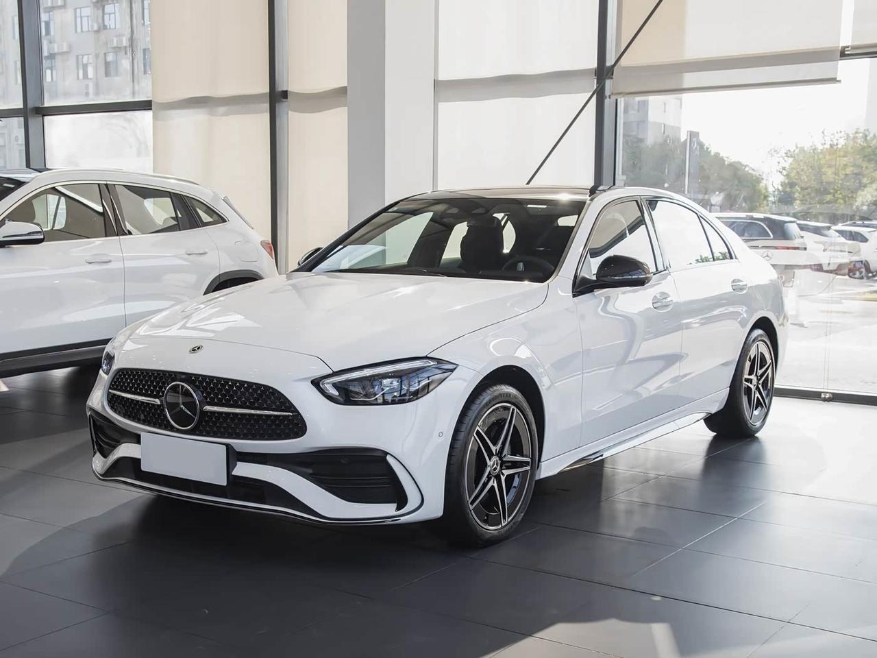 昨天去给自己奔驰C260做保养，嘴贱问了下新车的价格，最新的26款C260裸车不