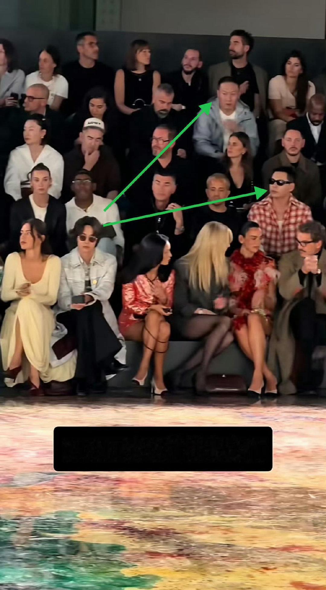 王一博的工作人员香奈儿看秀被误认为是明星[大笑][大笑][大笑]。王一博的保镖看