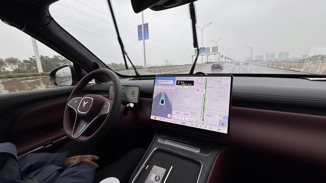 第一次在公开道路坐L3的车这辆岚图泰山Ultra用华为方案带着四个激光雷达