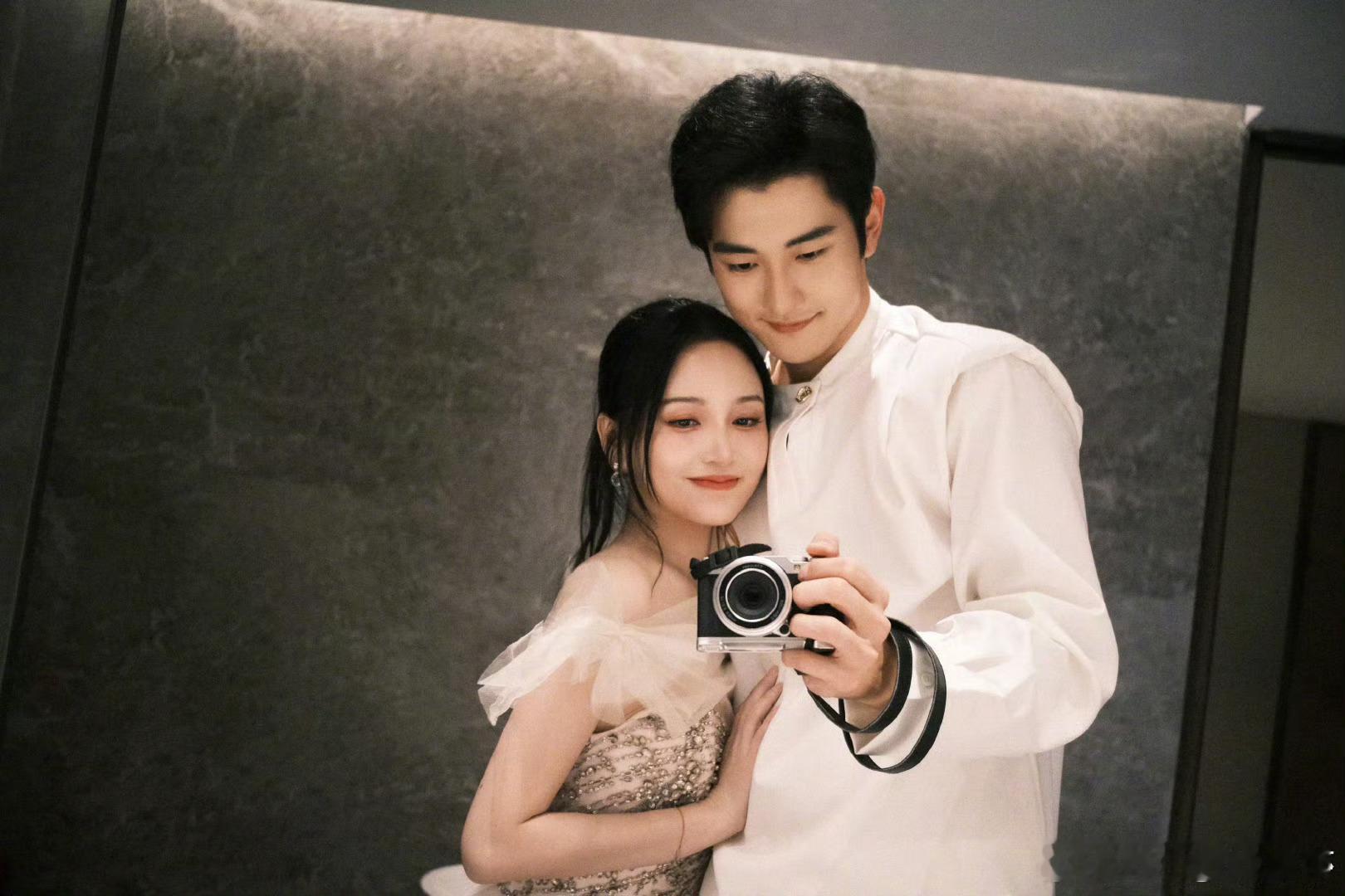 金莎说自己备婚超级忙金莎透露说自己最近在备婚超级忙，看来好事将近，期待二位的婚礼