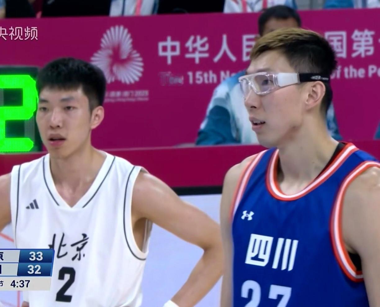 在这次全运会赛场上，周琦能场均轰下20+的高效数据，最最最高兴和失落的有两个人！