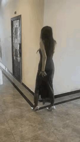 这姑娘这么大了还不晓得保护自已。昨天晚上和一帮伢们在烧烤店胡吃海喝，冰镇啤酒也