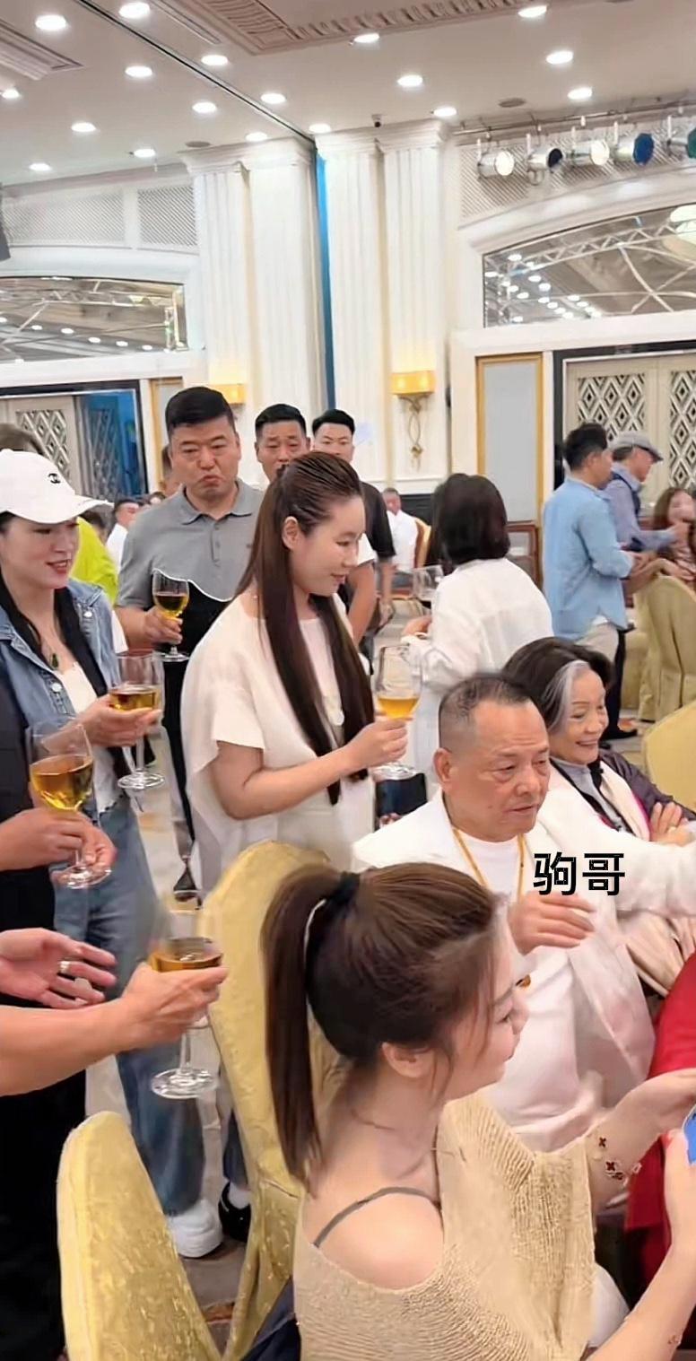 澳门驹哥，太拽了，目中无人。昨天广东珠海洪门啤酒强哥，带着一群兄弟姐妹专程过来给