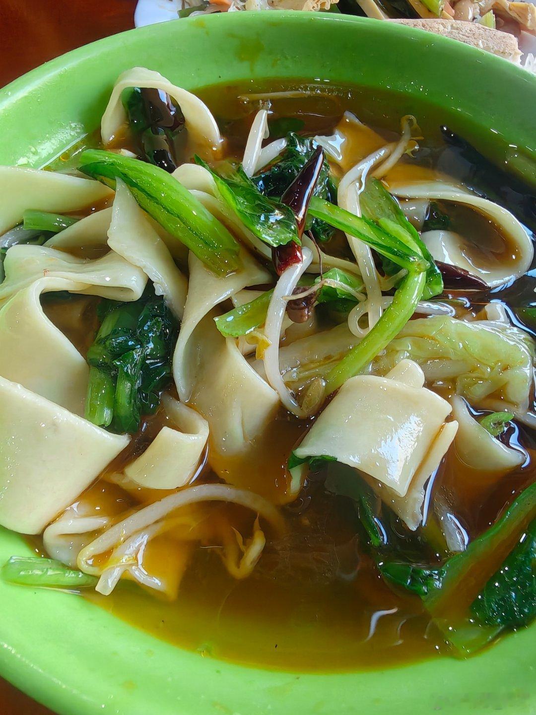 第一次吃板面，实现辣椒自由。环境还挺干净、卫生。