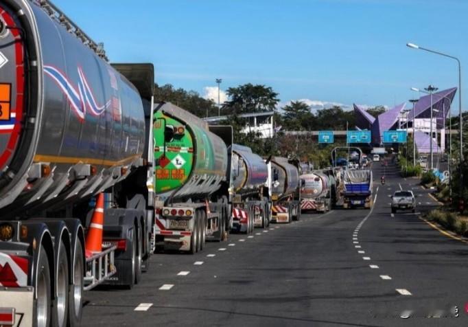 泰柬边境冲突进入第9天：泰国外交部和海军召开联合记者会，泰国开出停火提出“三条件