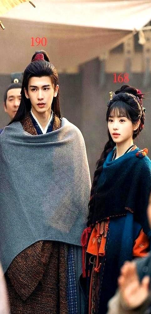 何润东估计都没想到，自己能这么翻红！最近张凌赫新剧《逐玉》演将军，1米9的身