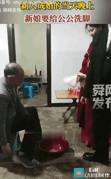 新婚之夜，本该是新人的甜蜜时刻，辽宁这位新娘却被泼了一盆冷水——她被要求给公公洗