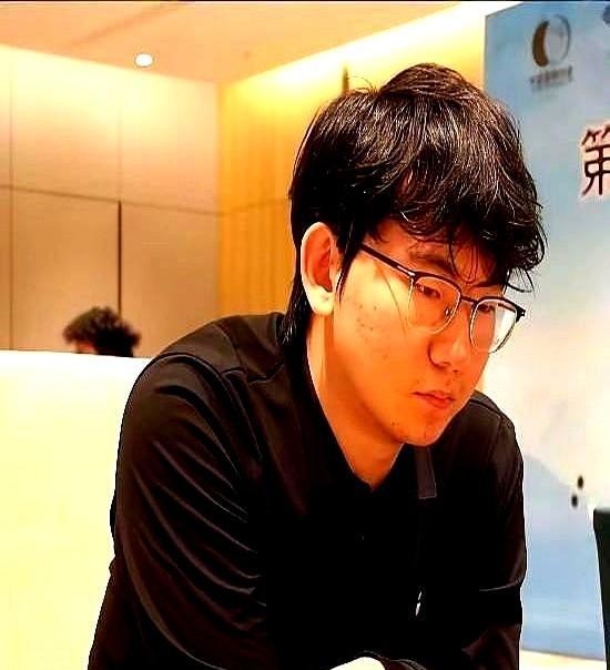 王星昊被派去韩国打联赛了，不是去旅游，是去挨打的。中国孩子AI下得比谁都狠，一