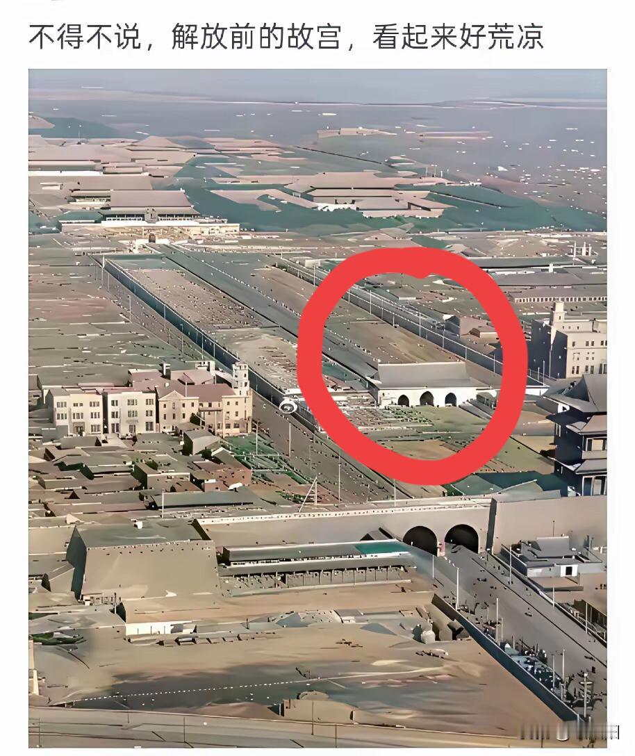 要说北京城有多少遗憾。我想除了被摧毁的世界上最完整最壮阔的城墙，还有故宫天安门前