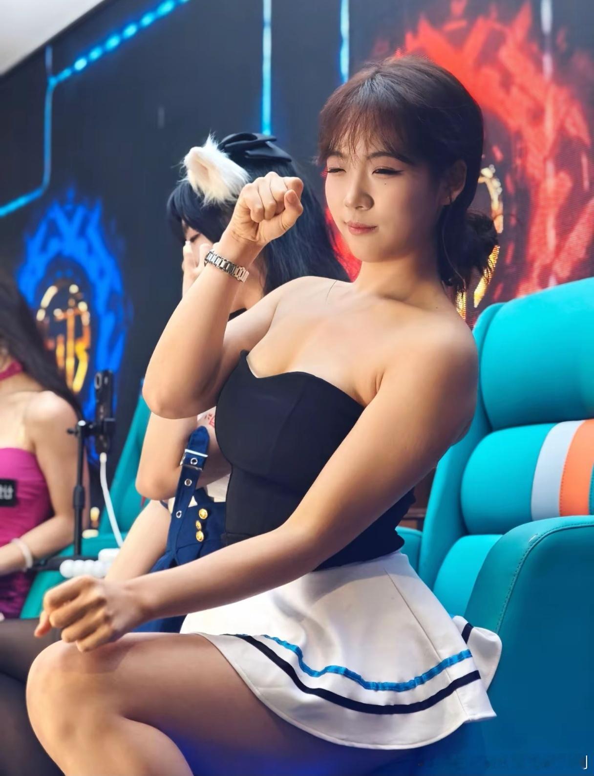 澳门车展开始，车模：小肉饺金莎车队：年糕喔保时捷车队：vivi三分甜TOM车队: