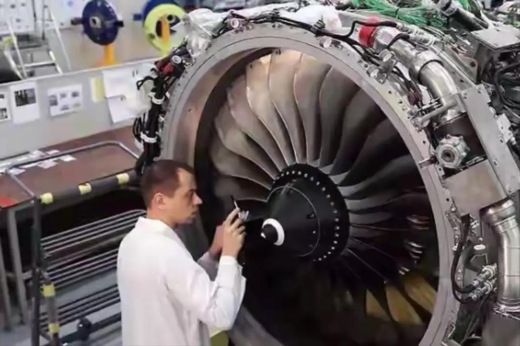 果不其然。俄罗斯突然宣布——准备向中国提供新一代宽体客机的关键部件：复合材料