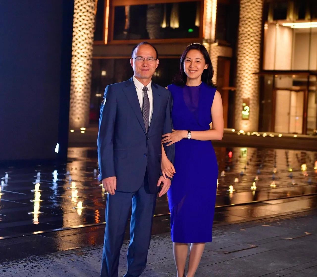 王津元的女人，确实漂亮迷人。