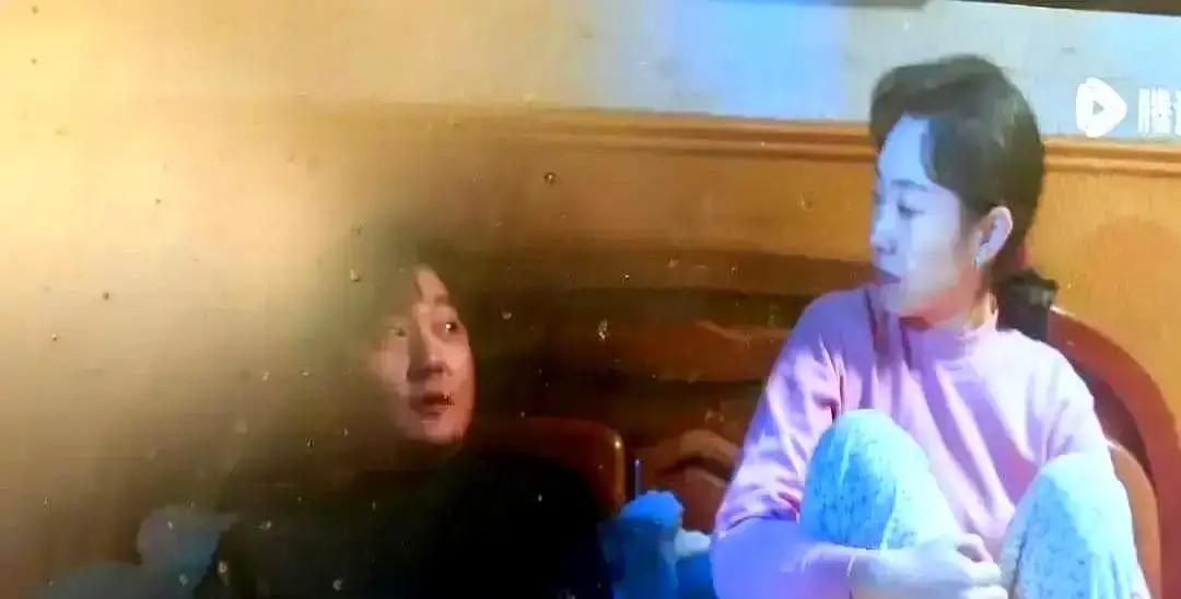 下岗工人攒钢镚，3毛5毛救急命郭京飞在《老舅》里掏兜那一秒，全网跟着屏住呼