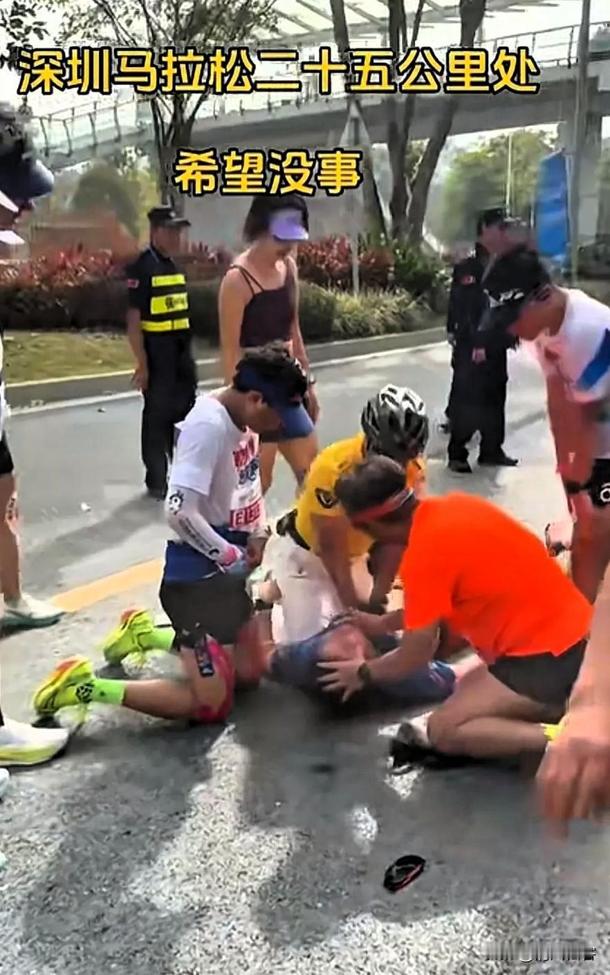 马拉松倒下了两位12月7日的荣耀・深圳马拉松25公里处、41公里临