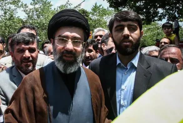 伊朗最高领袖穆杰塔巴等待安装假肢据美媒披露，他在2月28日美以空袭中身受重伤