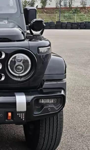 212真是不甘寂寞，动作比坦克还快，双门复古可拆卸车顶的越野车T10要上市了，可