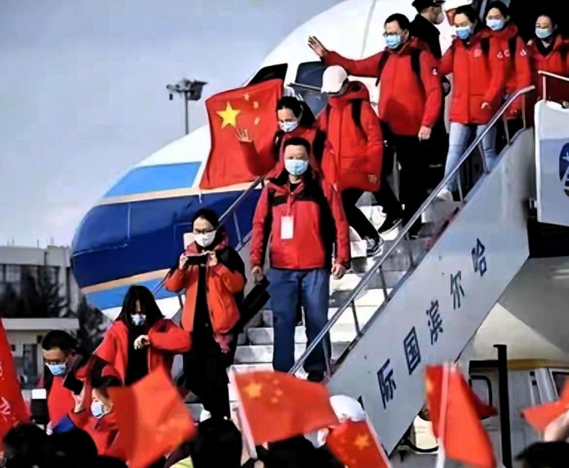 这一波操作，祖国真的“霸气侧漏”！中东那边战火一烧，撤侨大戏立马开场。这