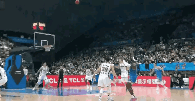 谁来帮我科普一下，为啥一个犯规加上三个技术犯规，会给六次罚球的机会？CBA联