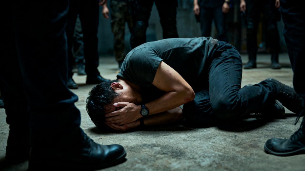 短剧演员遭真打！戒指重击眼部缝3针，现场20秒无人救11月23日，短剧演员