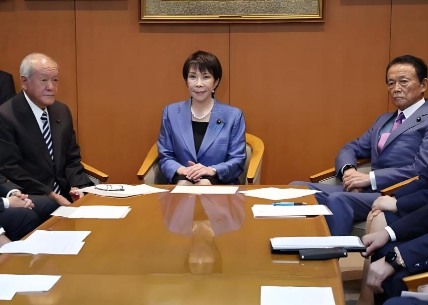 其实对付日本，长远来看最好是用当年清朝对付准噶尔的方式。清朝三代帝王花七十年