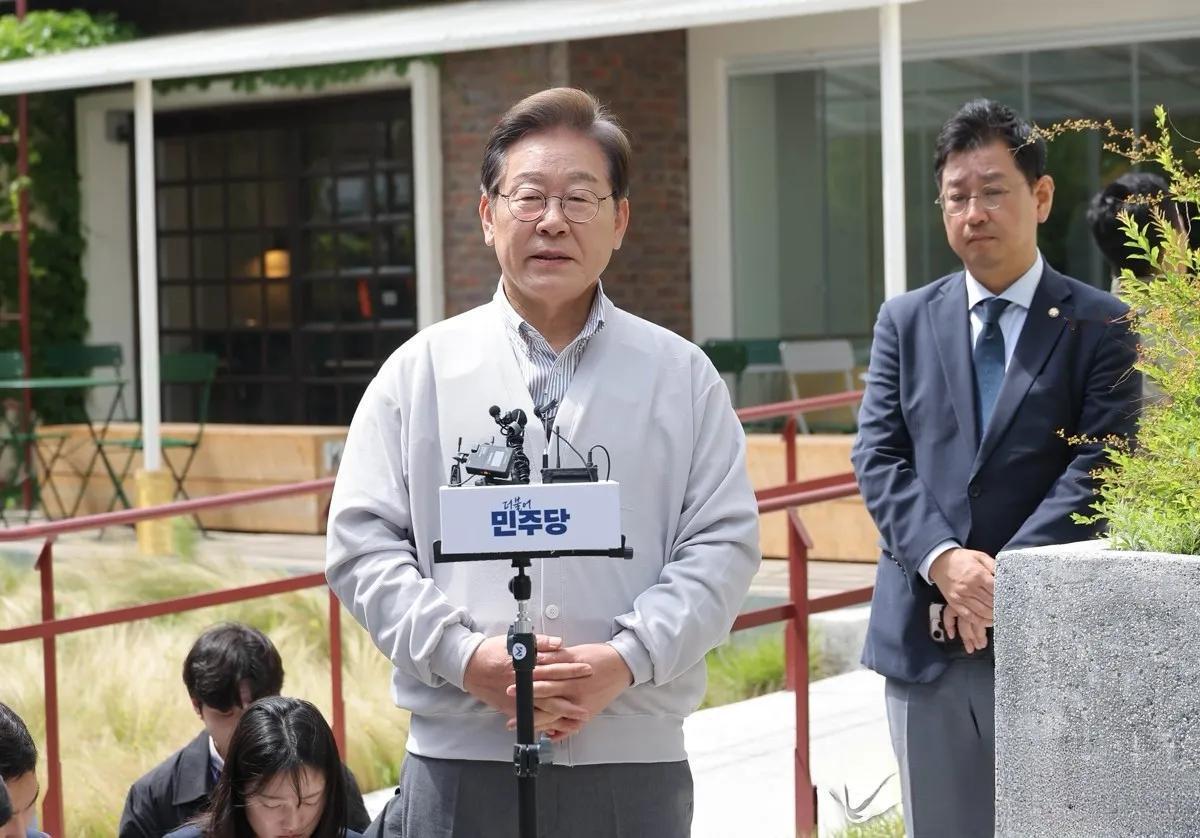 李在明公开回应如果当选总统，涉案的五起案件审判是否继续？“只要有法律、常识、