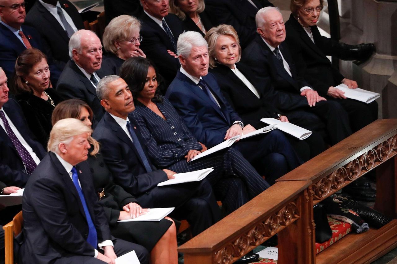 别看特朗普在外面很嚣张，在国内那是相当窝囊，任何州长都可以直接跟他开怼。因为美