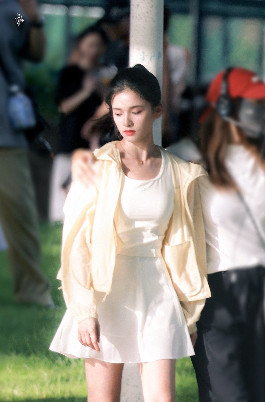 张婧仪张婧仪野狗骨头拍摄路透​​​