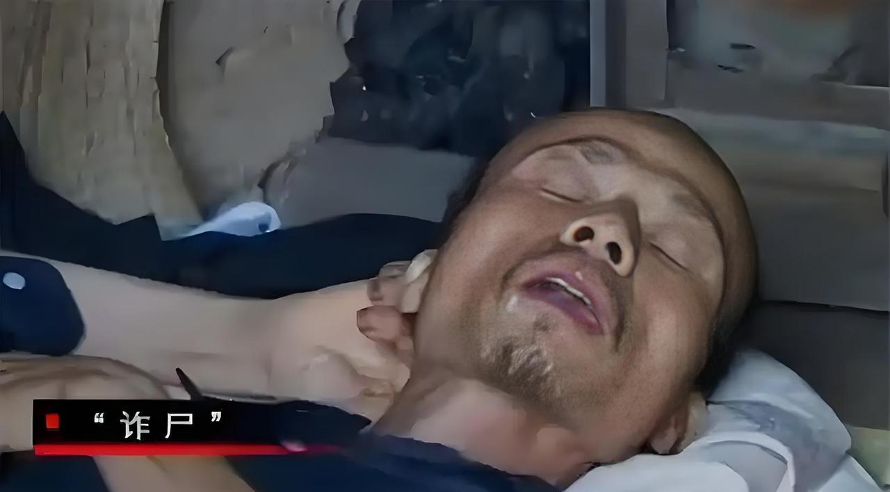 起死回生！2006年，广西一男子下葬三个小时后，妻子带着孩子去给丈夫上坟，却忽然