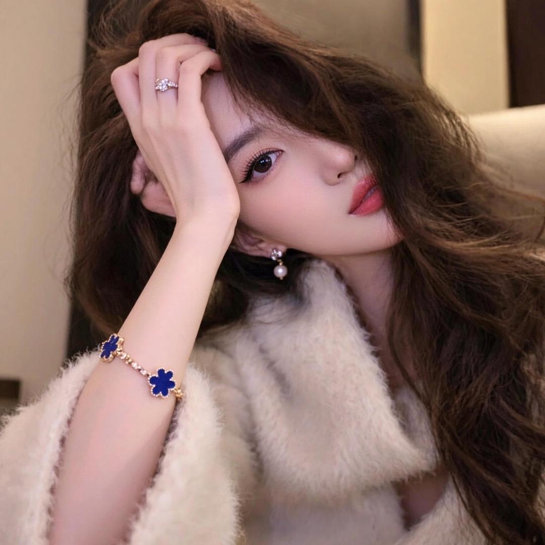 AI卷发生活照高颜值美女好物推荐🔥