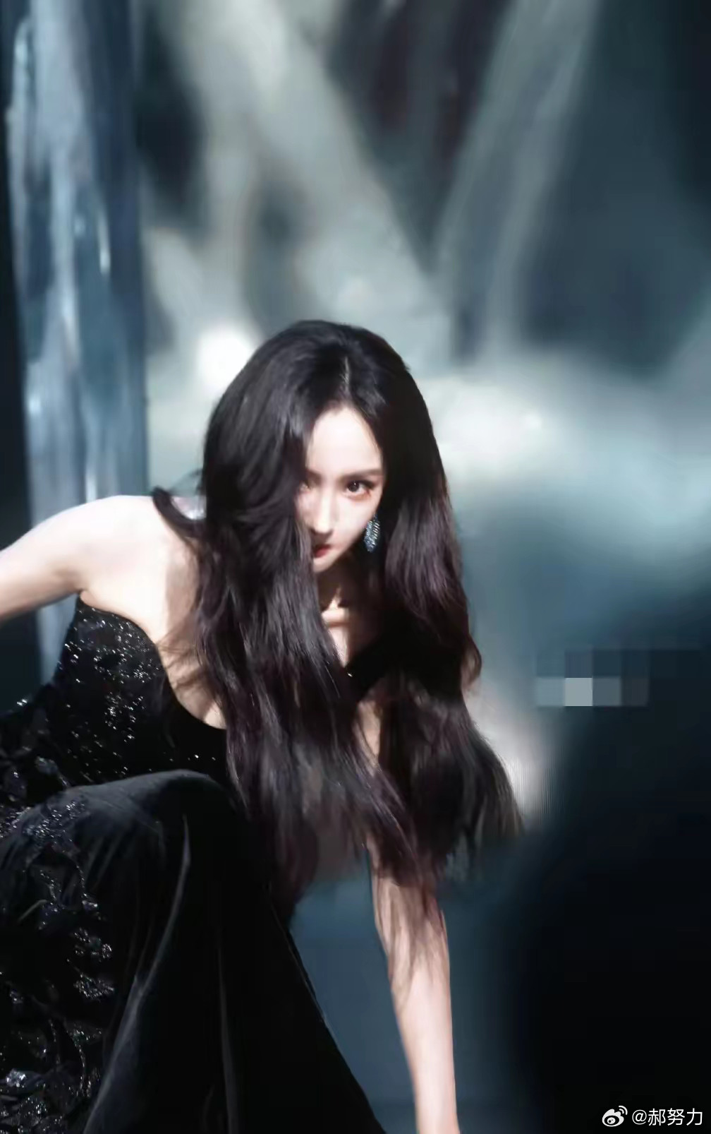 杨幂要被人嫉妒死了，不是她演技好，也不是情商高，而是别的演员辛苦等不来一个表演机