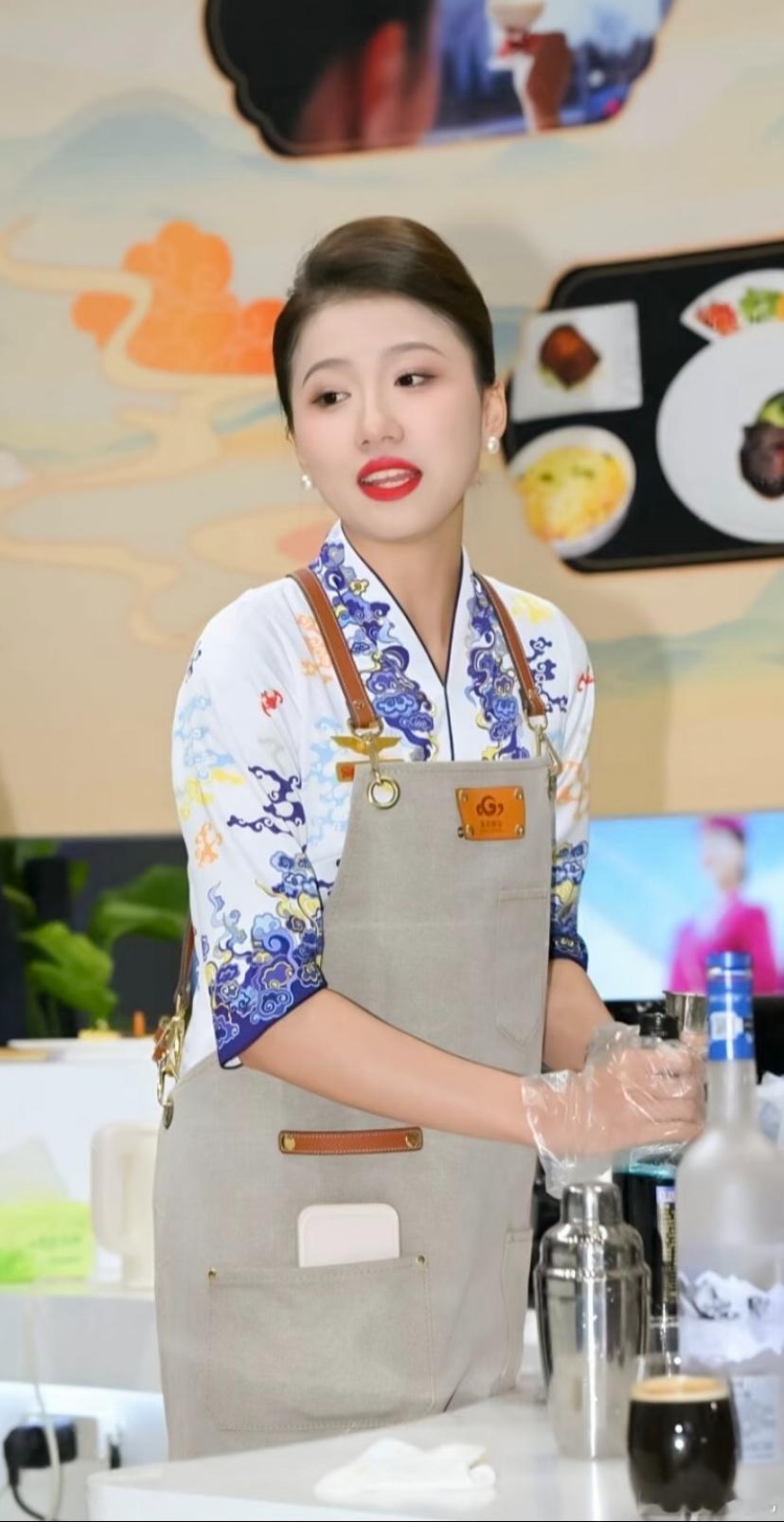 海航空姐的制服照，气质真好。