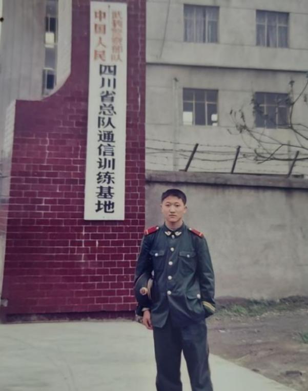 2006年，3名壮汉挟持一名18岁女学生。途中，女学生求助同车的武警战士。谁知，