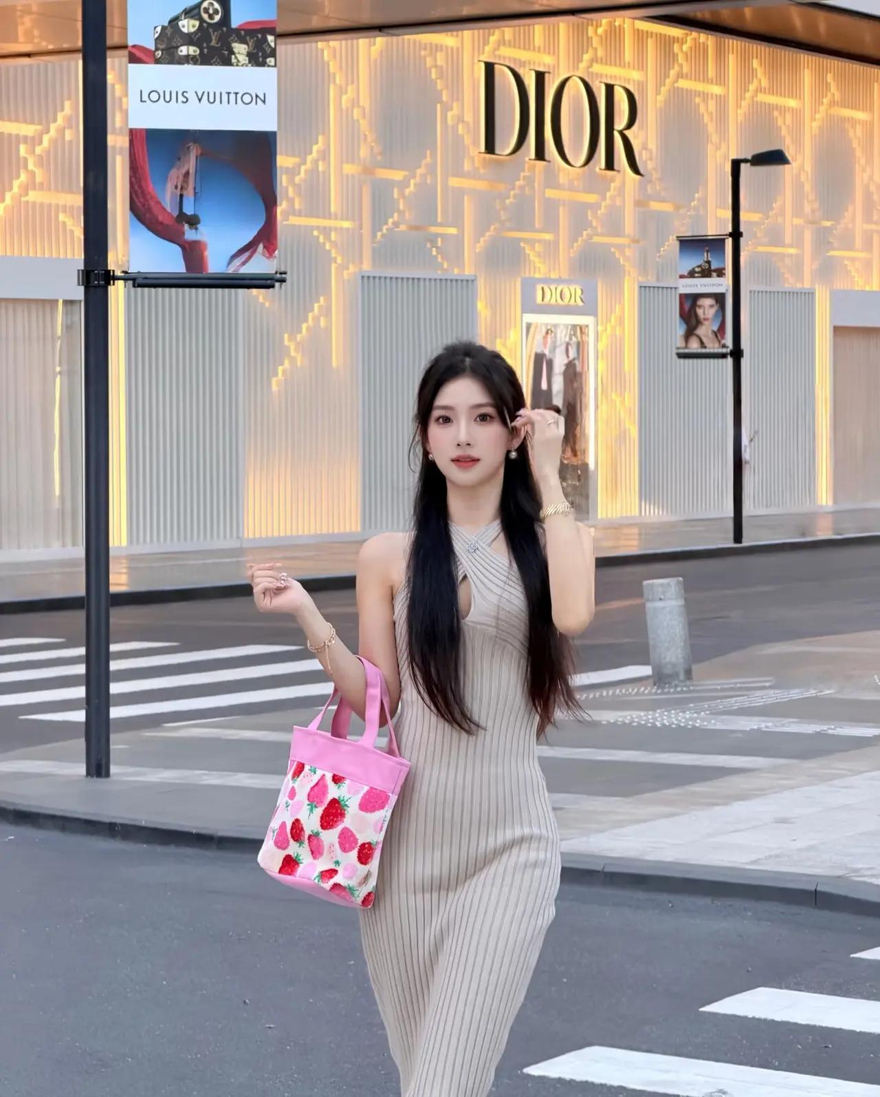 纤纤作细步，精妙世无双