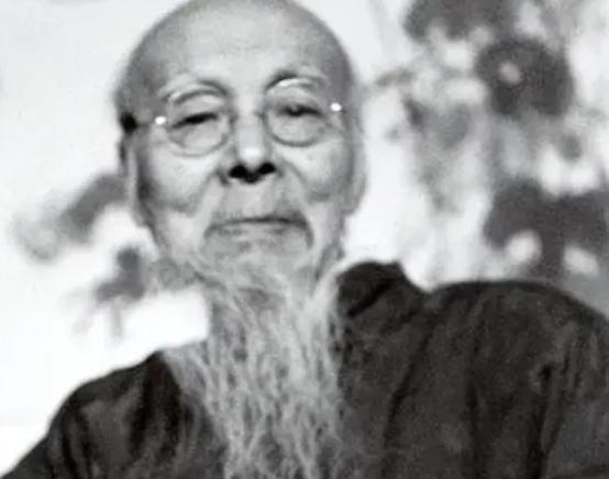 1953年，一男子花了2元向齐白石求画，齐白石画了两片咸鸭蛋，他厚着脸皮请齐白石