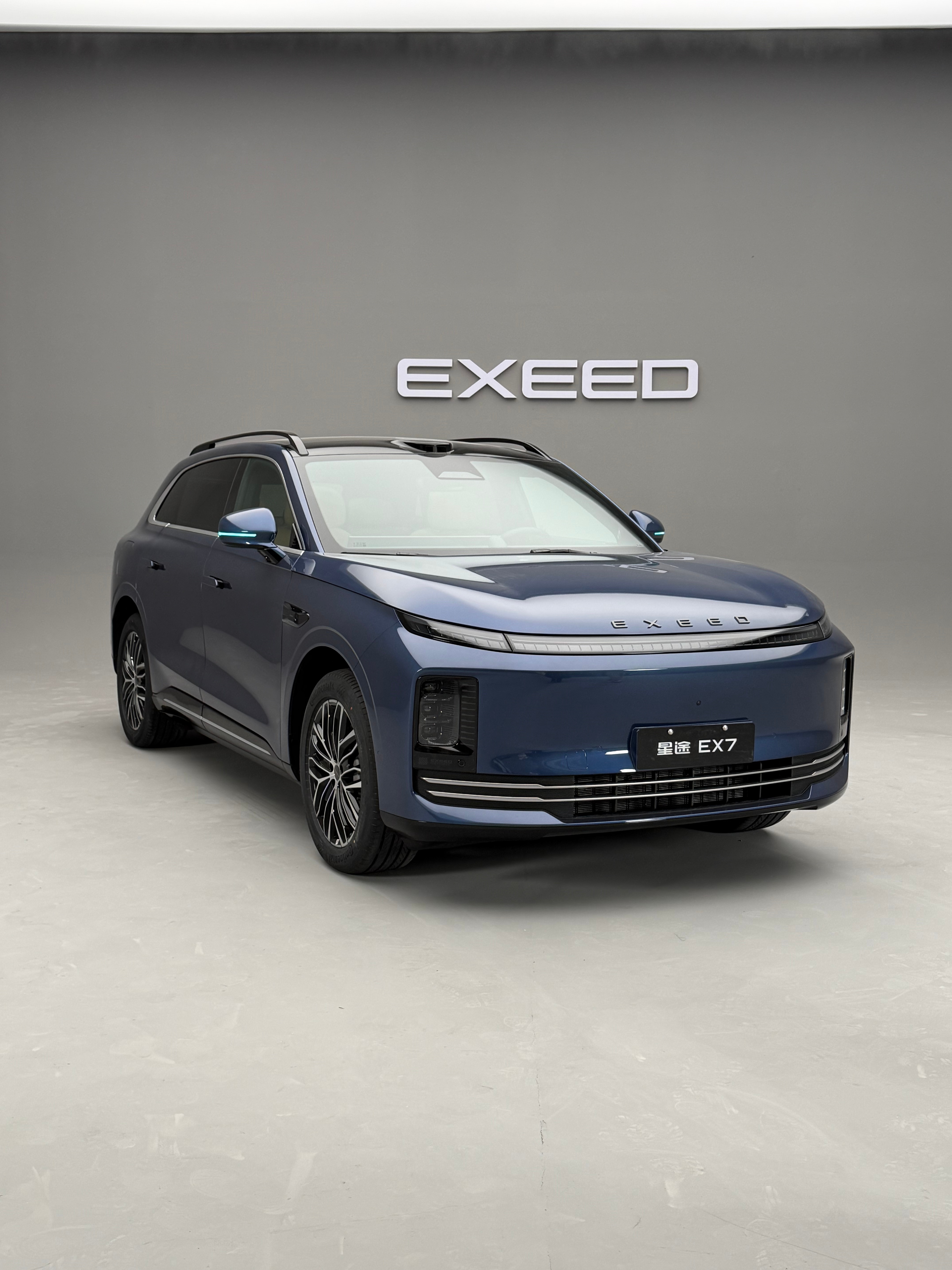 棚拍星途EX7，实车很有高级感，主打的几个颜色，很大气！据说奇瑞的半固态电池也会