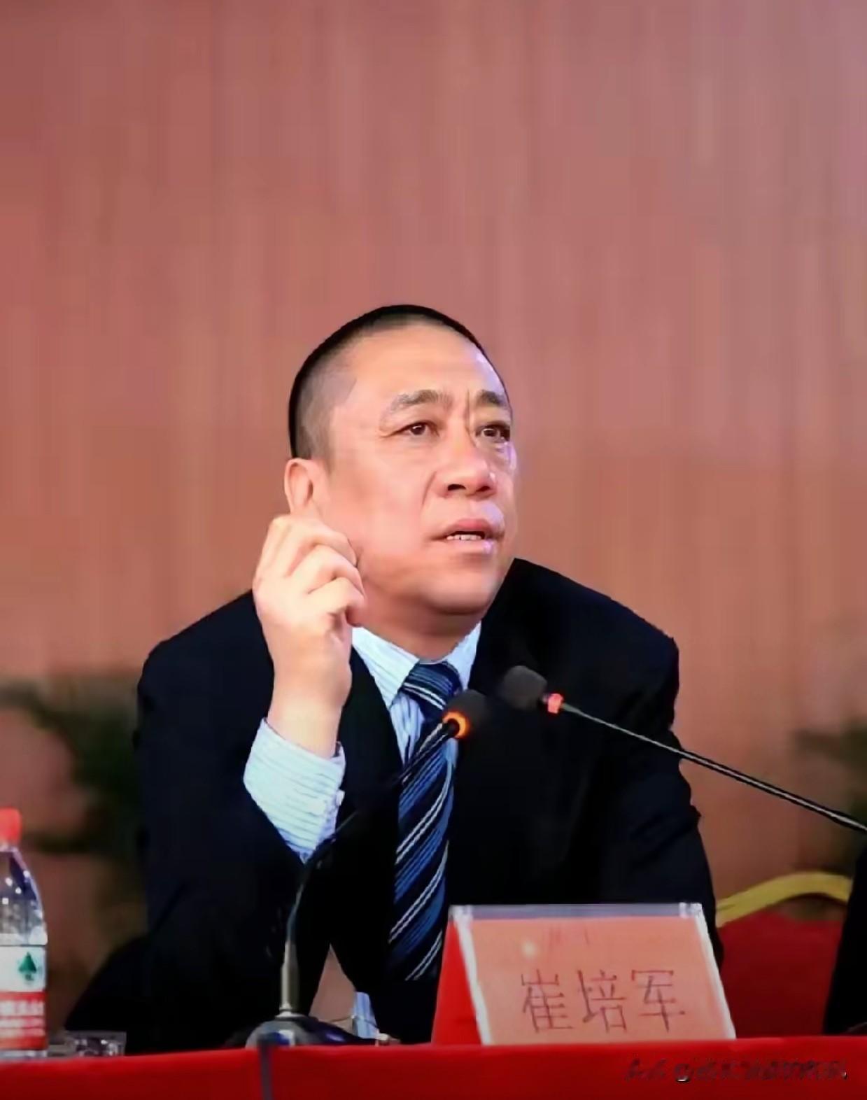 河南矿山的老板崔培军，这回彻底“失望”了。他刚亲手发完520多万现金，给五千多名
