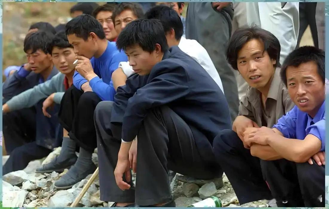 一群快四十岁的光棍心生疑问：“我们长得并不丑，而且不抽烟、不喝酒、不赌博，为啥就