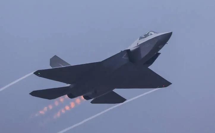 歼-35入巴：重塑南亚格局，加速全球战略变局巴基斯坦空军基地内，歼-35隐形战