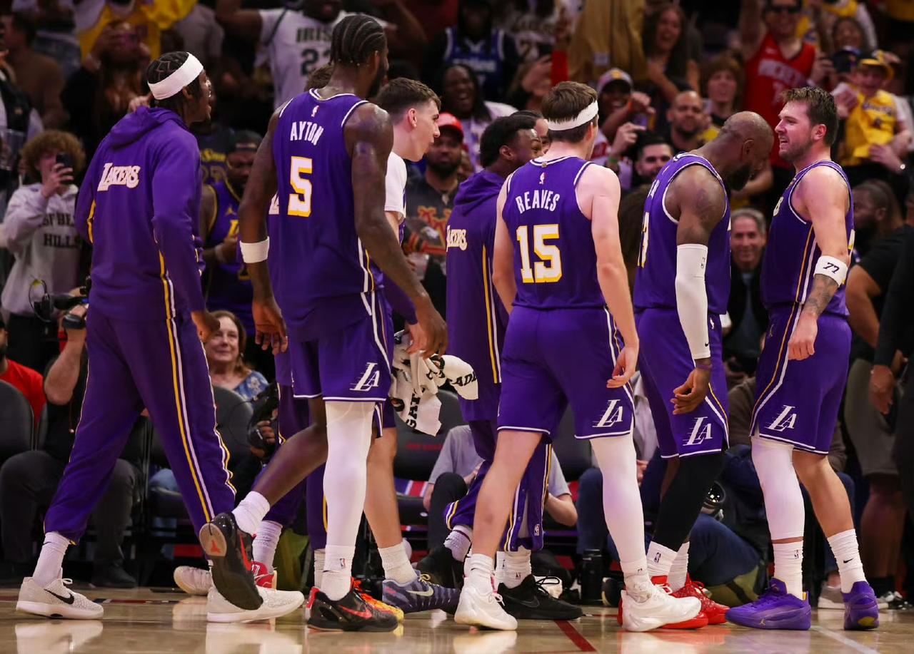 湖人慢慢步入正规!湖人步入正规时球员们都做了什么改变？詹姆斯:慢慢确定了新定