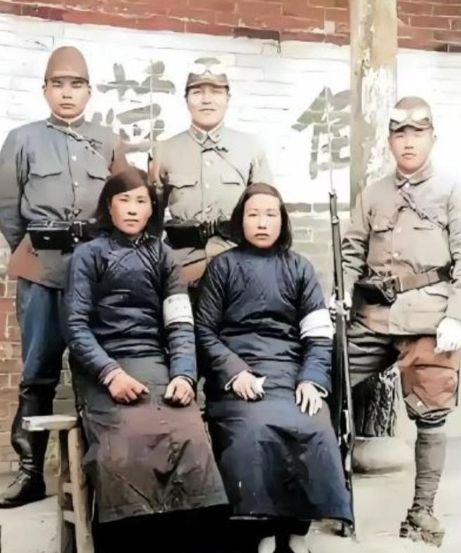 1942年，大汉奸刘四姐满心欢喜跟着“日军”领任务，却不知这些“太君”是假的，等