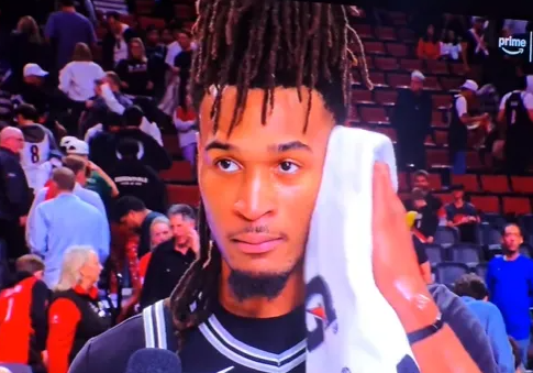 NBA季后赛后，卡斯尔接受采访谈到了哈珀：“迪伦真是个狠角色，我们对他的期望也