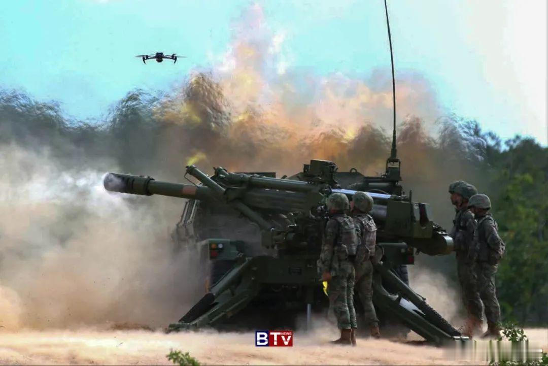 炮神家族越来越壮大中柬演习训练场上，我军操练122mm卡车炮。热点现场陆军老大哥