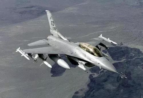 俄战机侵入苏梅，乌F-16开火击落苏-27，欧洲心凉拒派2.5万欧洲军来源:深