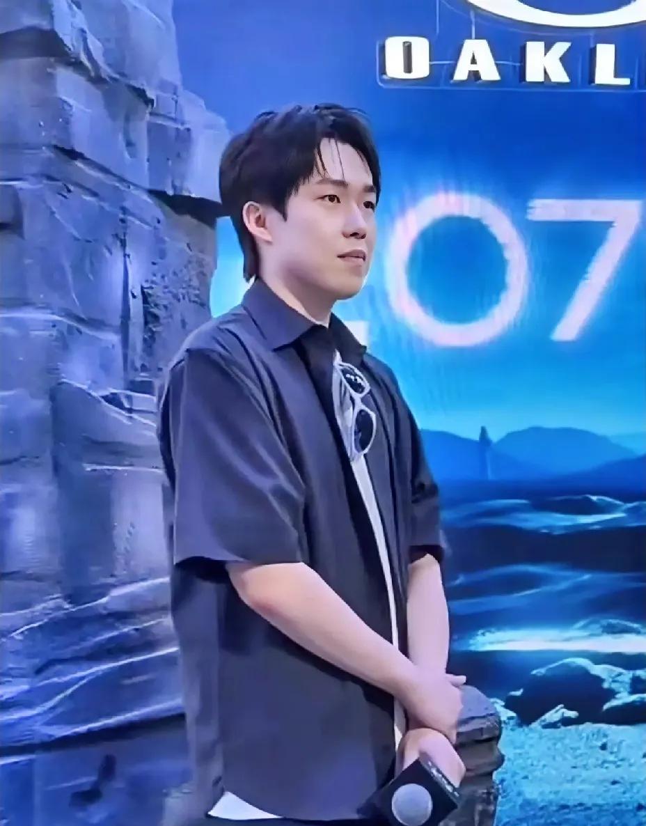 王楚钦这次商务活动的保密性，做得不错，没有那些烦人的代拍。有球迷偶然拍到王楚