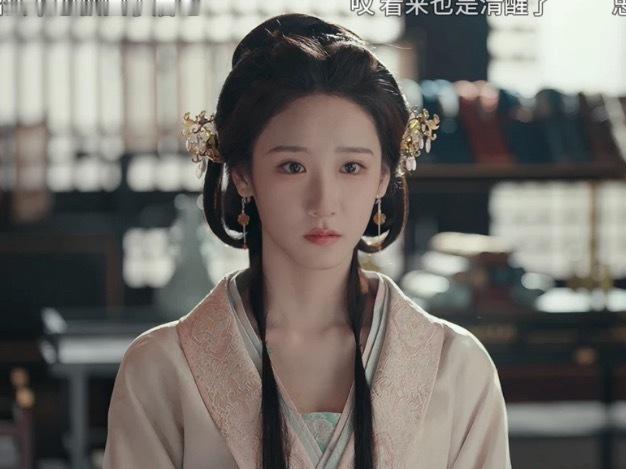 为什么好像女配的体态比女主好只是看剧时镜头来回切换，有感而发，光看这几个画面女配