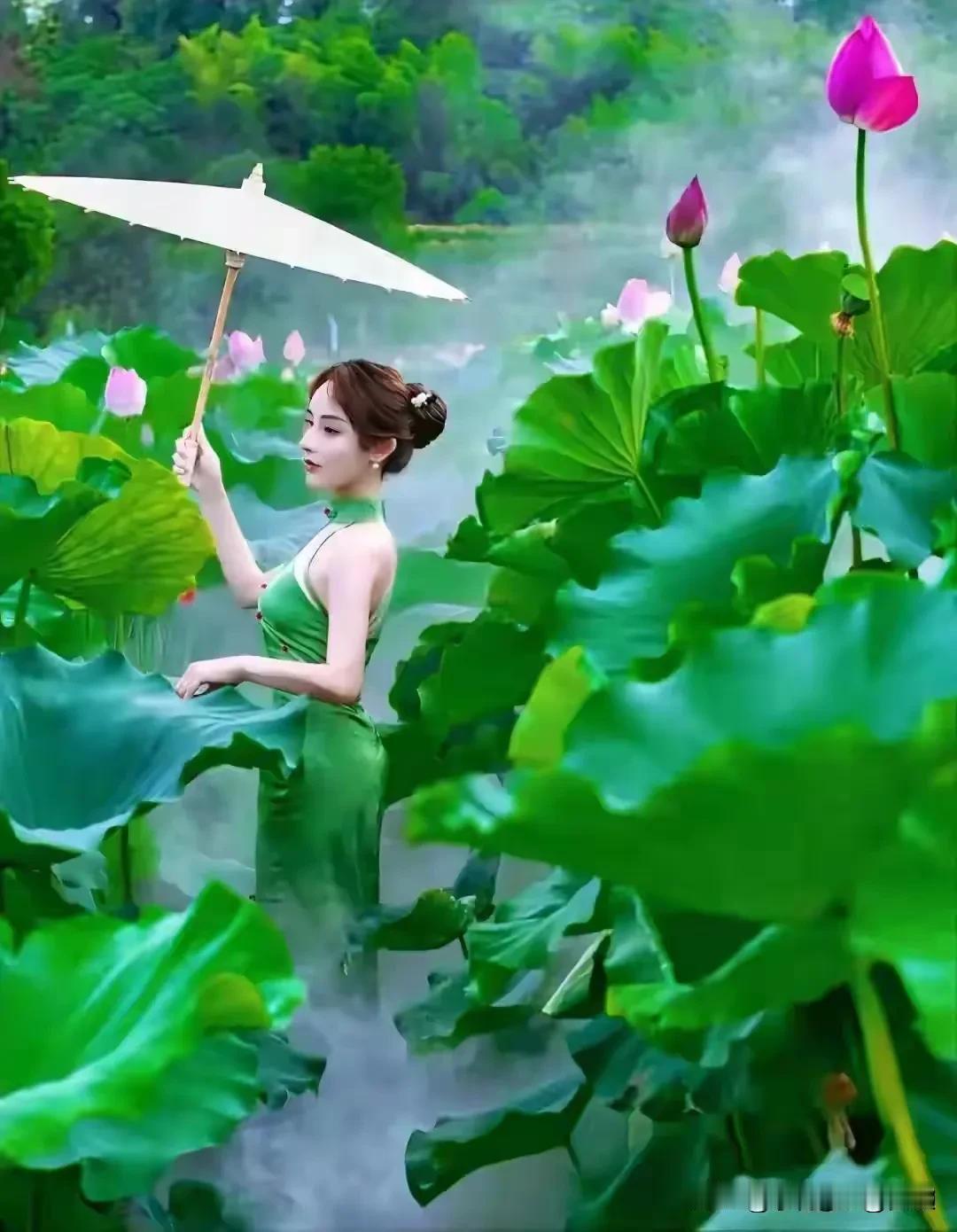 上联:笑语嫣然春风醉下联:倩影蹁跹夏荷羞横批:闭花羞月