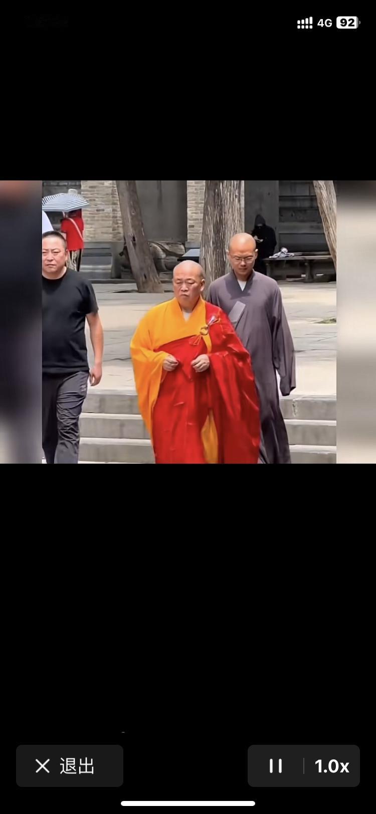 其实，少林寺这几十年，跟着刘应成干的人，很多中途捞够了就跑了，美其名曰“还俗”，