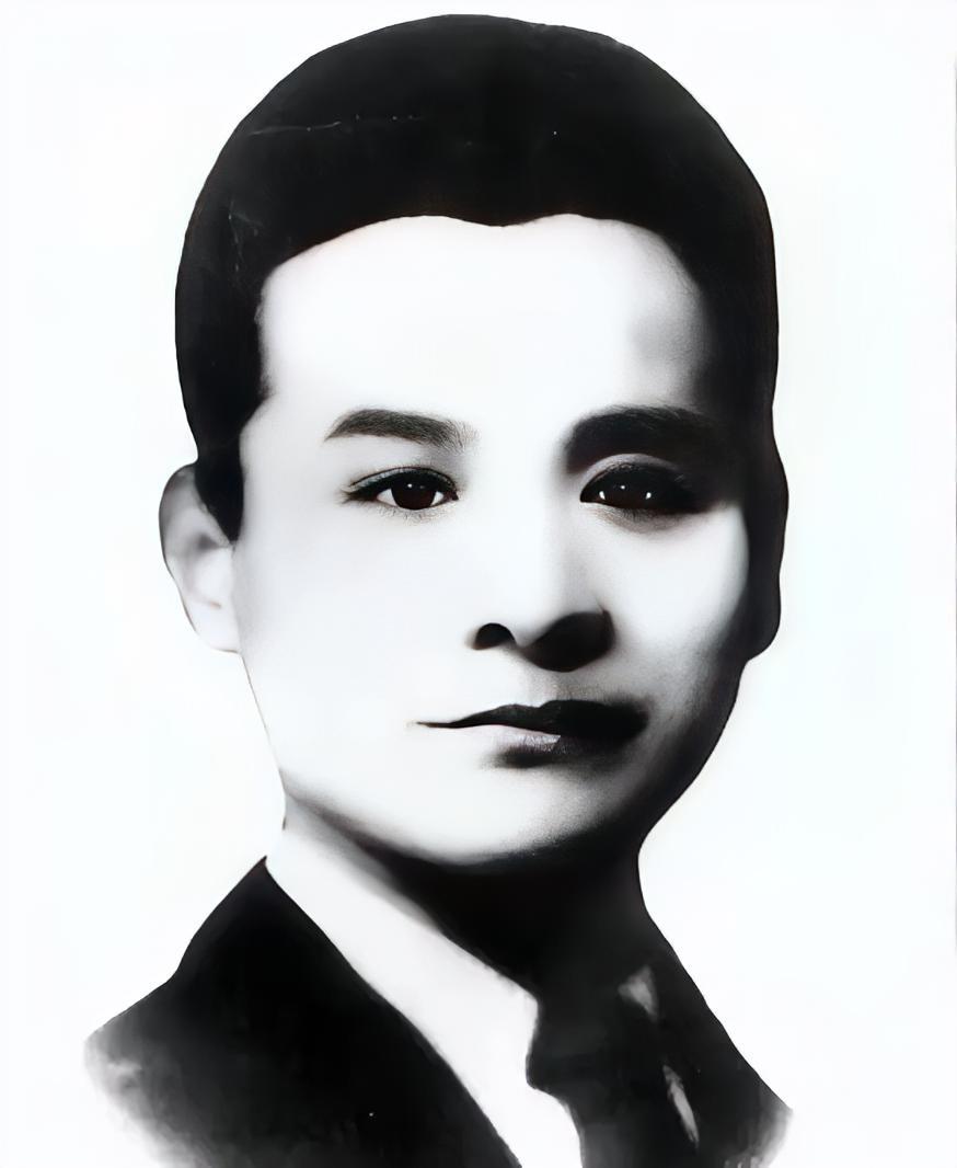 1951年上海抓了个国民党特务，这人熬不住审问说了实话。他说南京雨花台乱坟岗埋了