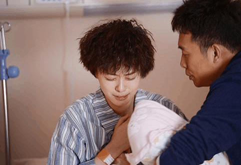 生完孩子求婆婆帮忙照顾月子, 婆婆送来两箱方便面!